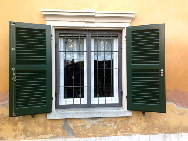 Come-riverniciare-finestre-vecchie