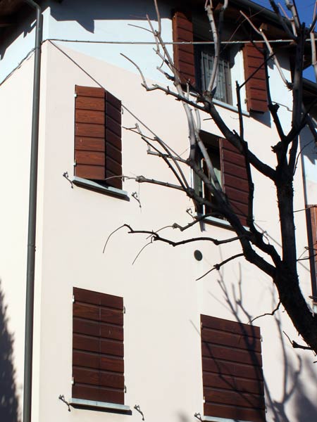 trattamento-di-verniciatura-finestre-a-parma